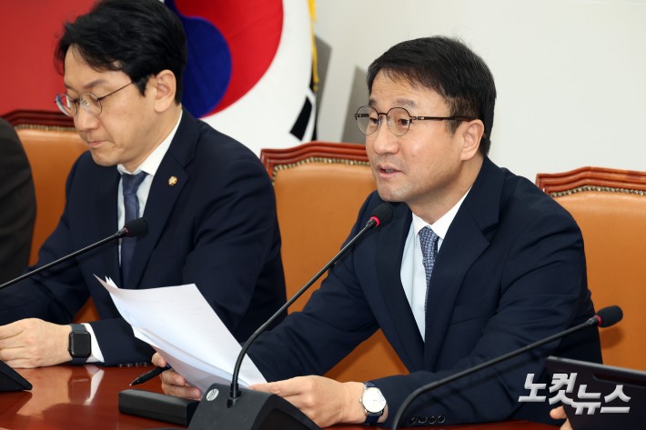 발언하는 한병도 원내대표