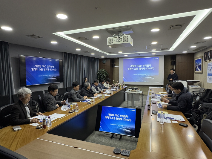 한수원이 한국전력국제원자력대학원대학교(KINGS)와 개방형 R&D 산학협력 간담회를 개최했다. 한수원 제공