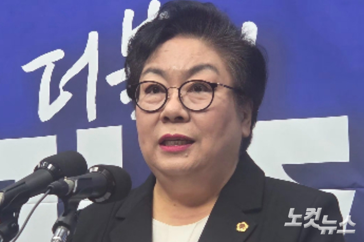 박정희 전북도의원이 20일 도의회에서 기자회견을 하고 있다. 최명국 기자