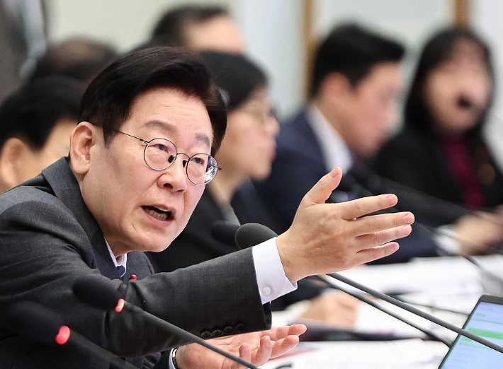 이재명 대통령이 20일 청와대에서 열린 국무회의에서 발언하고 있다. 연합뉴스