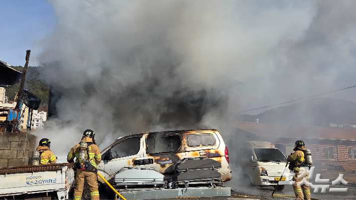 광양읍 덕례리의 한 빈 건물에서 불이 나 소방당국이 10여 분만에 진화했다. 박사라 기자 