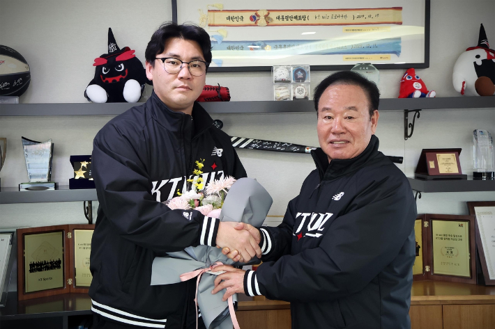 KT 위즈와 FA 계약을 체결한 포수 장성우. KT 위즈 제공