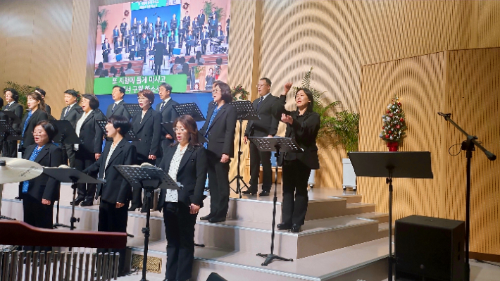 제주CBS아가페합창단 정기연주회 당시 통역 모습. 박윤희 집사 제공