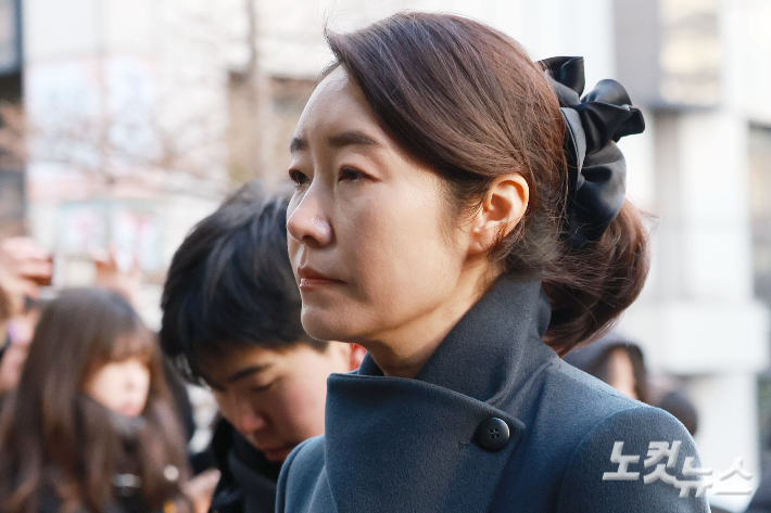 2022년 지방선거를 앞두고 공천헌금 1억 원을 수수한 혐의를 받는 강선우 무소속 의원이 20일 오전 서울 마포구 서울경찰청 공공범죄수사대로 출석하고 있다. 류영주 기자