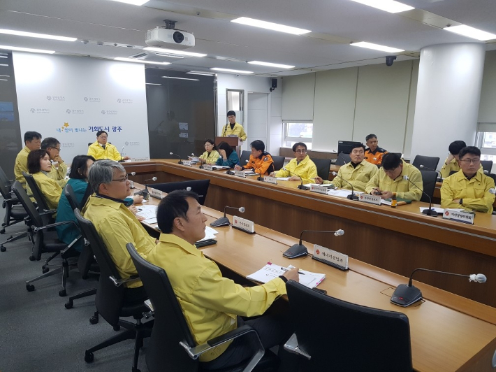 광주시가 대설·한파 대책회의를 열어 부서별 대응 상황을 점검하고 있다. 광주광역시 제공