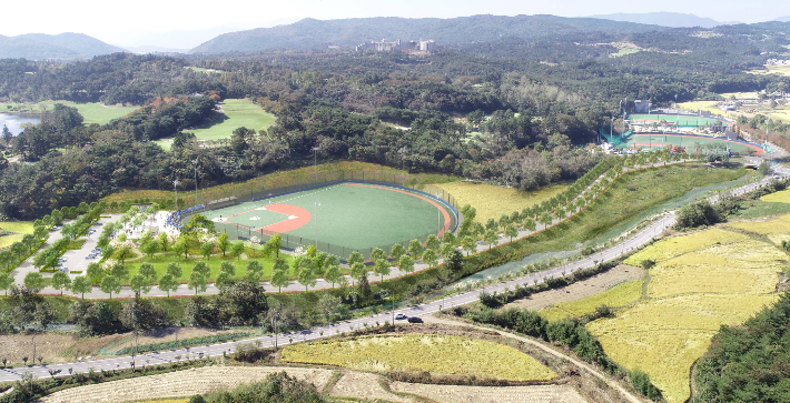 오는 5월 준공 예정인 경주 베이스볼파크 3구장 전경. 경주시 제공