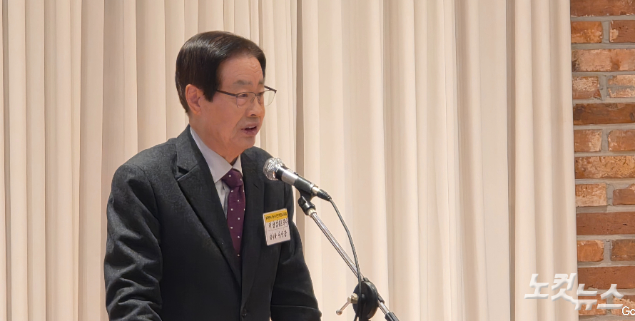 광주성시화운동본부 이사장 채영남 목사가 격려하고 있다. 한세민 기자