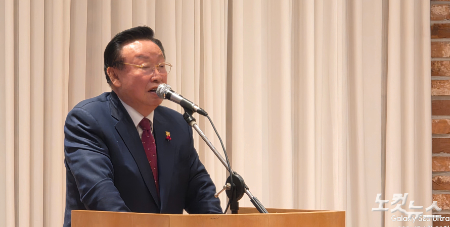 행사를 주관한 지도자홀리클럽 회장 이정재 장로가 환영사를 하고 있다. 한세민 기자