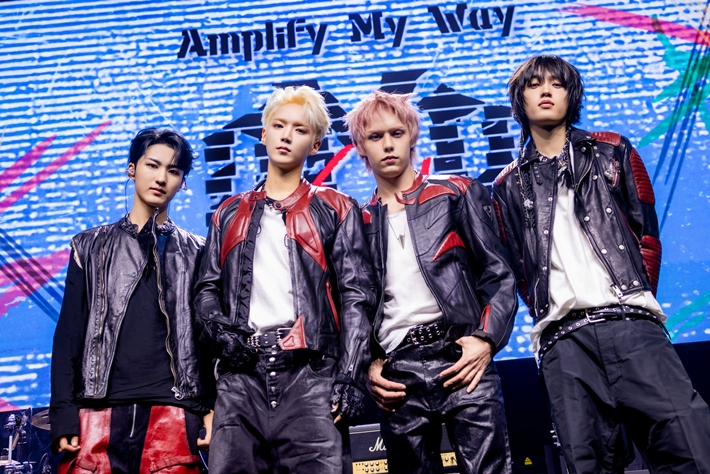 FNC엔터테인먼트 소속 신인 밴드 에이엠피가 21일 오후 서울 서대문구 예스24 원더로크홀에서 미니 1집 '앰플리파이 마이 웨이' 쇼케이스를 열었다. FNC엔터테인먼트 제공