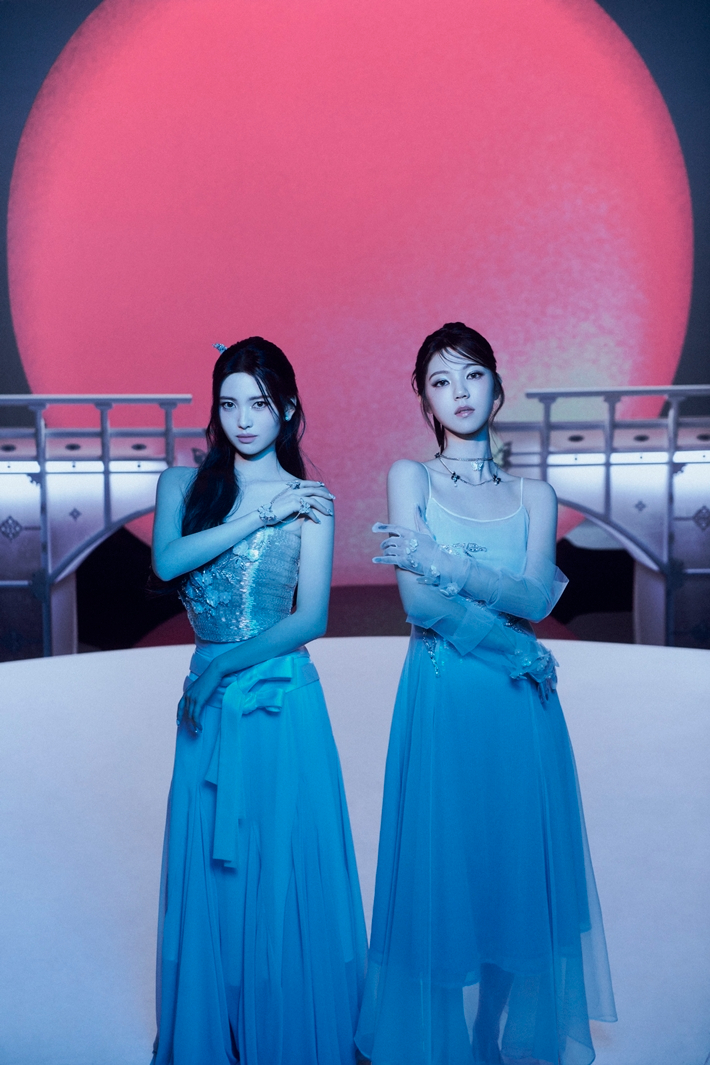 이닛엔터테인먼트 제공