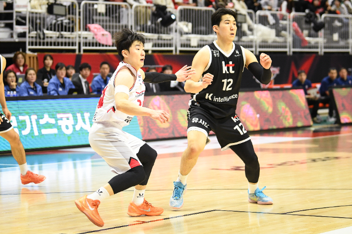 문유현(왼쪽)과 문정현 형제. KBL 제공