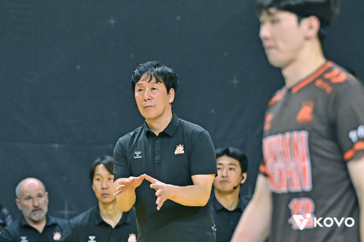 OK저축은행 신영철 감독. 한국배구연맹