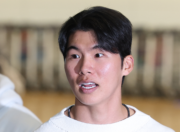 인터뷰하는 김혜성.연합뉴스