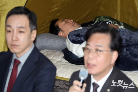 22일 서울 여의도 국회에서 국민의힘 최고위원회의가 열리는 가운데 여당에 통일교·공천헌금 