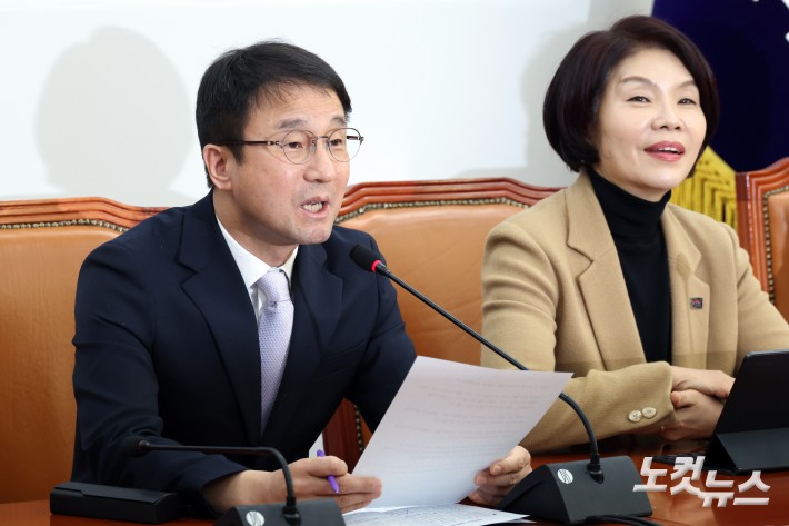 발언하는 한병도 원내대표