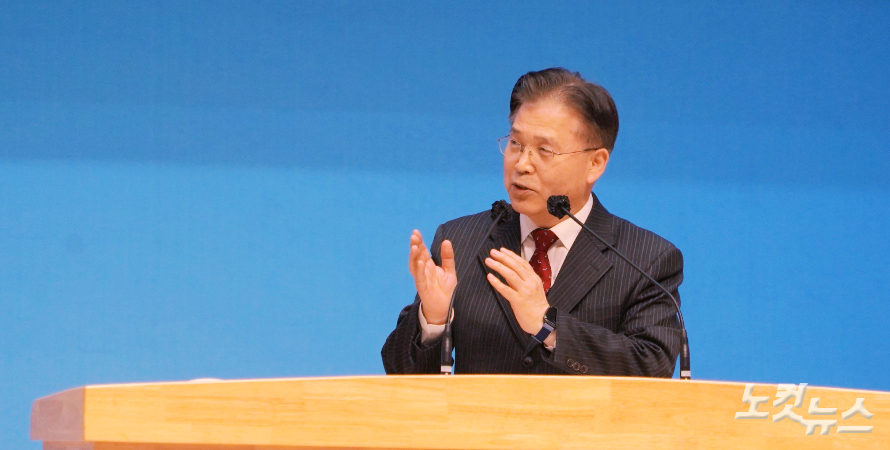 이상복 목사가 환영인사를 하고 있다. 한세민 기자