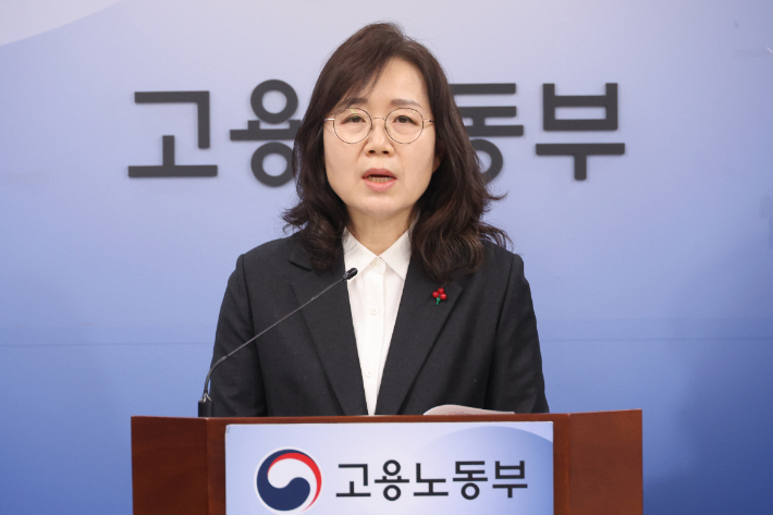 이현옥 고용노동부 노동정책실장이 22일 정부세종청사 고용노동부 기자실에서 2026년 사업장 감독계획을 발표하고 있다. 연합뉴스