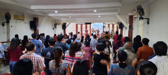 인도네시아 서부 칼리만탄 지역의 교회에서 예배를 드리는 모습. 전영욱 선교사 제공