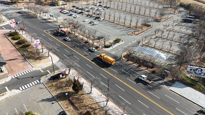 경주시가 겨울철 폭설 대응을 위한 관경 합동 제설훈련을 실시했다. 경주시 제공