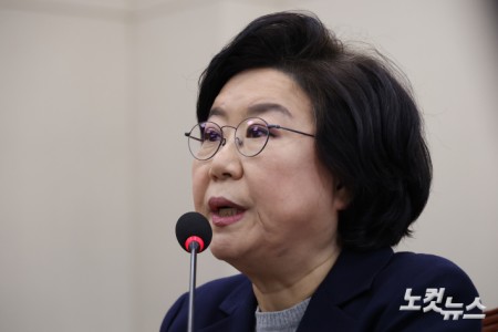 이혜훈 기획예산처 장관 후보자가 23일 서울 여의도 국회에서 열린 재정경제기획위원회의 인사청문회에서 의원 질의에 답하고 있다.