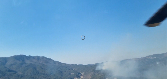 23일 오후 12시 29분쯤 경상북도 봉화군 재산면 현동리의 한 야산에서 산불이 났다. 산림청 제공