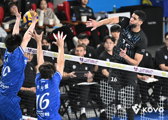 레오 스파이크. 한국배구연맹