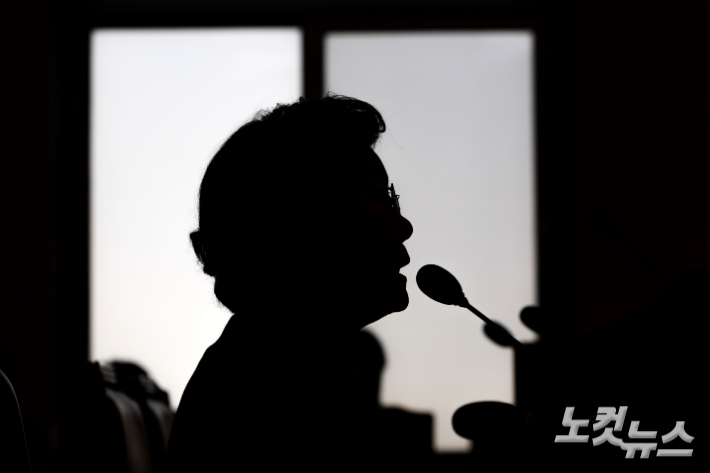 이혜훈 기획예산처 장관 후보자가 지난 23일 서울 여의도 국회에서 열린 재정경제기획위원회 인사청문회에서 의원 질의에 답변을 하는 모습. 윤창원 기자