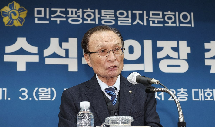 베트남 출장 중이던 이해찬 민주평화통일자문회의 수석부의장이 23일 현지에서 건강이 급격히 악화해 위독한 상태다. 연합뉴스