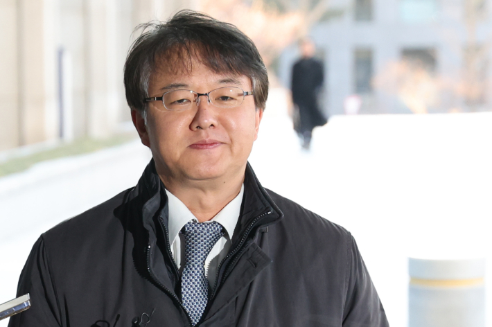 검찰·경찰 합동수사본부 김태훈 본부장이 서울 서초구 서울고검으로 출근하며 취재진의 질문에 답변하는 모습. 연합뉴스