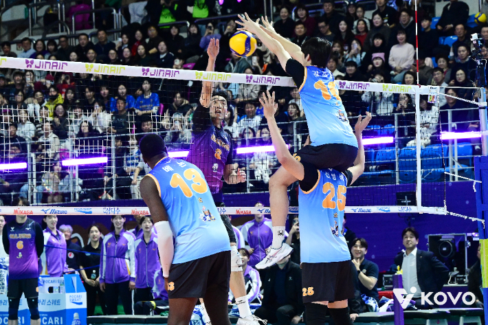 신영석에 목마 탄 김준영. 한국배구연맹
