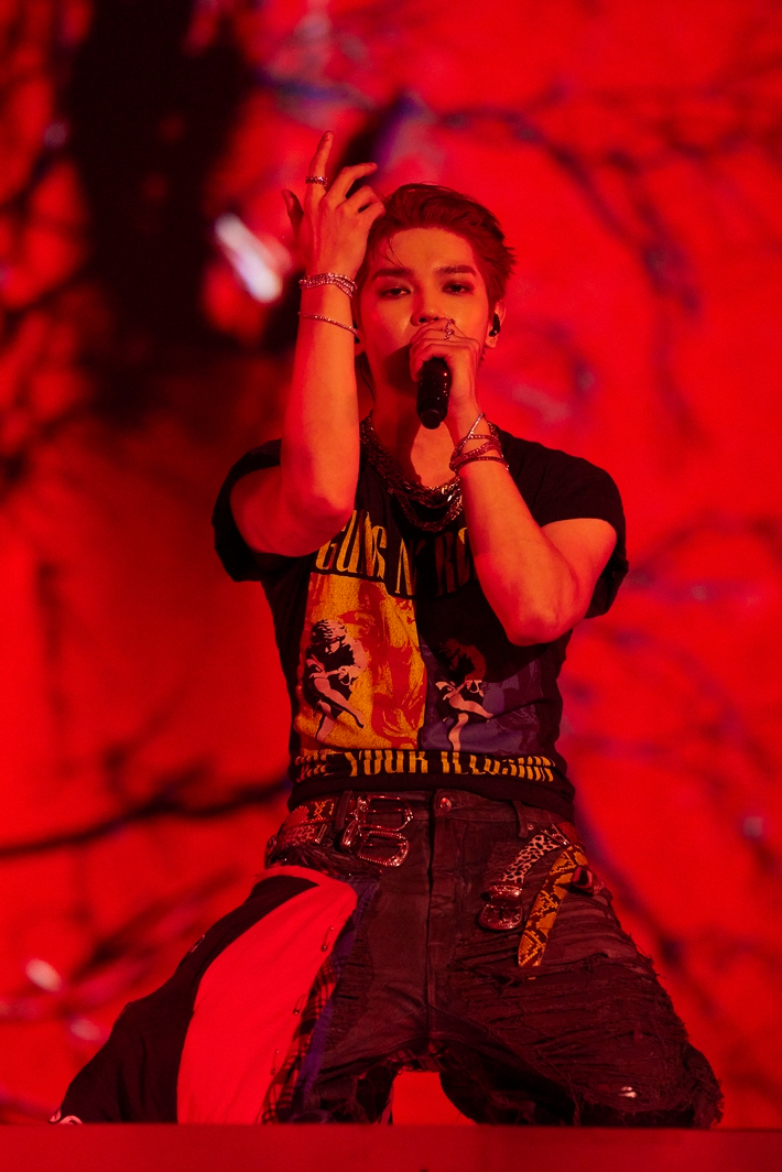 태용은 이번 공연에서 '락드 앤드 로디드' '스키' '머메이드' '엠 아이 인 러브 오어 낫' '필링 마이셀프' 등 미공개 신곡 무대만 5곡을 펼쳤다. SM엔터테인먼트 제공