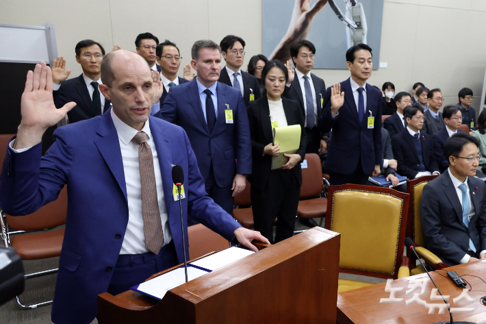 지난해 12월 국회에서 열린 쿠팡 청문회. 윤창원 기자