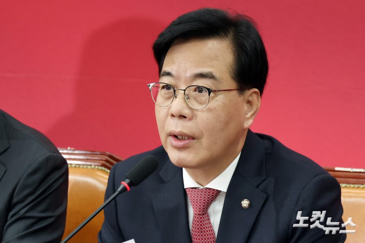 발언하는 송언석 원내대표