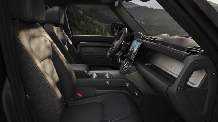 뉴 디펜더 2026년형 실내. JLR코리아 제공