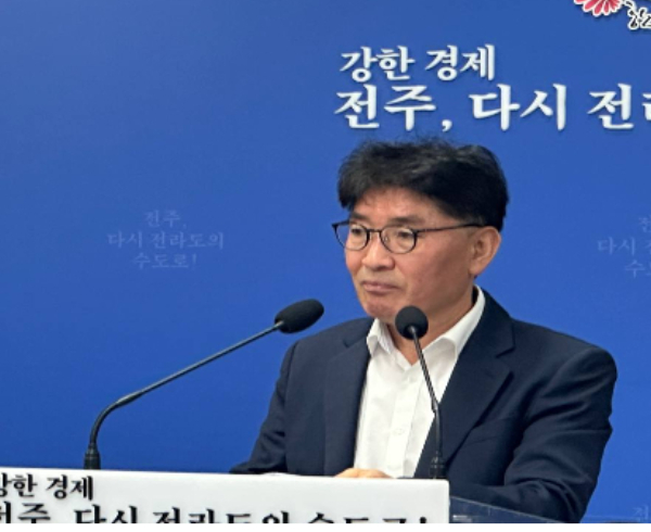 최현창 전주시 기획조정실장이 26일 신년 브리핑을 하고 있다. 전주시 제공