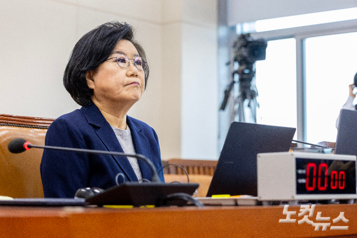 이혜훈 기획예산처 장관 후보자가 23일 오전 서울 여의도 국회 재정경제기획위원회 전체회의에서 열린 인사청문회에 출석해 자리에 앉아있다. 윤창원 기자