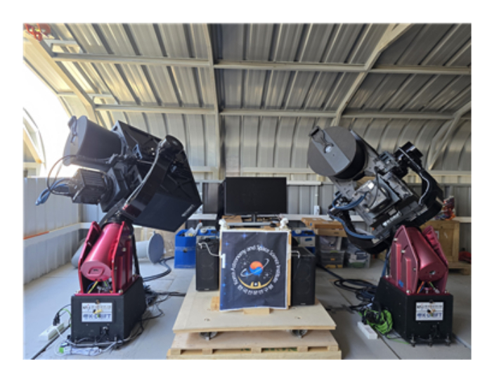 칠레 엘 사우스(El Sauce) 천문대에 설치한 후 촬영한 K-DRIFT G1 1, 2호기. 우주항공청 제공