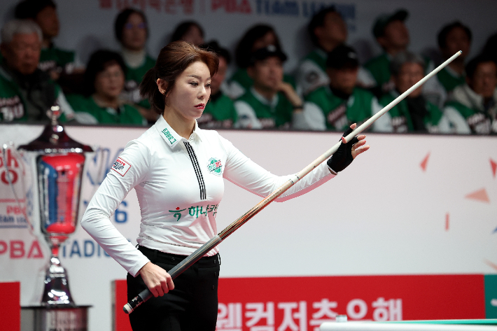 PBA 최다 우승과 최장 연승 기록 등 당구 여제로 군림하고 있는 김가영. PBA 