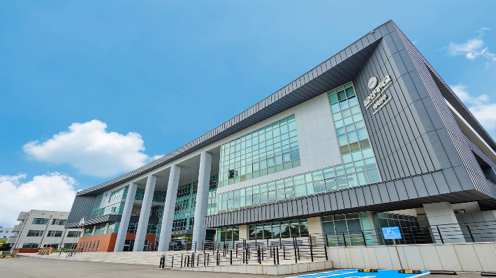 군산대학교 대학본부 전경. 군산대학교 제공