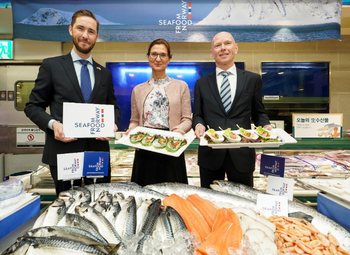 노르웨이 연어와 고등어. 플레시먼힐러드 제공