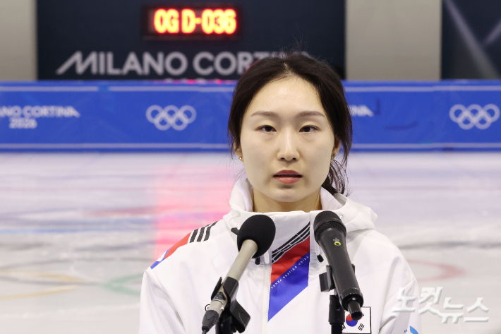 여자쇼트트랙 한국국가대표 최민정이 진천 국가대표선수촌에서 2026 밀라노 코르티나 동계올림픽을 앞두고 신년 훈련을 한 후 인터뷰를 하고 있다. 류영주 기자