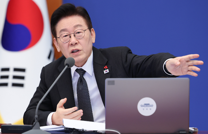 이재명 대통령이 27일 청와대에서 열린 국무회의에서 발언하고 있다. 연합뉴스