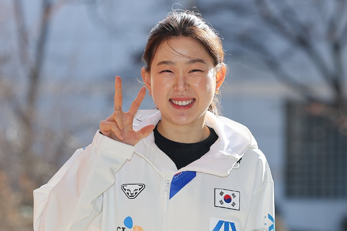 2026 밀라노·코르티나담페초 동계올림픽 출전을 앞둔 스피드스케이팅 김민선이 포즈를 취하고 있다. 연합뉴스