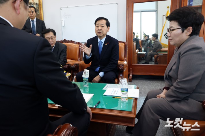 구윤철-임이자, 트럼프 대통령 관세인상 언급 관련 면담