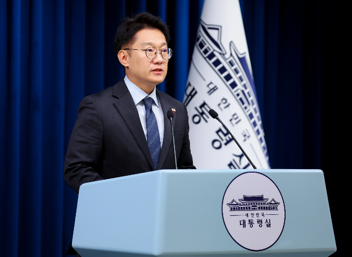 브리핑하는 김남준 청와대 대변인. 연합뉴스