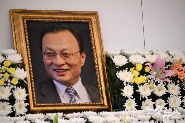 27일 서울 종로구 서울대학교병원 장례식장에 이해찬 민주평화통일자문회의 수석부의장의 빈소가 마련되어 있다. 사진공동취재단