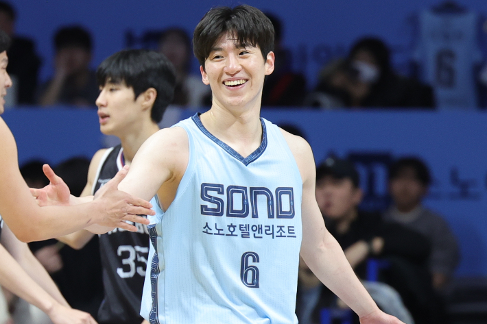 활짝 웃는 소노 이정현. 연합뉴스