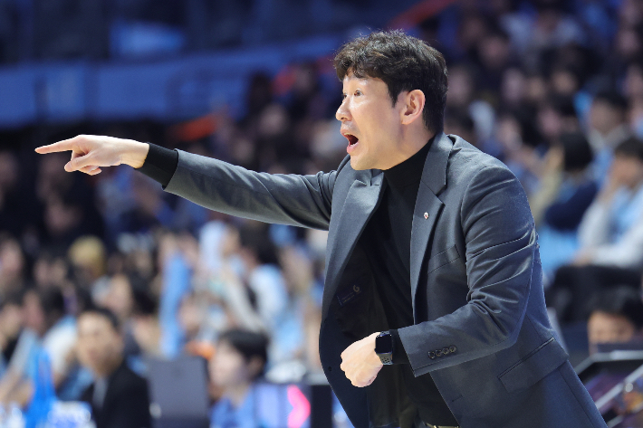 지시하는 양동근 감독. 연합뉴스