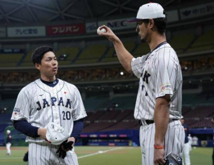 2023년 WBC 당시 다르빗슈(오른쪽). 일본 야구 대표팀 SNS 캡처 