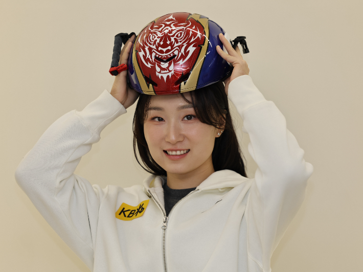 쇼트트랙 국가대표 최민정이 지난달 4일 서울 강남구 올댓스포츠 사무실에서 포즈를 취하고 있다. 연합뉴스